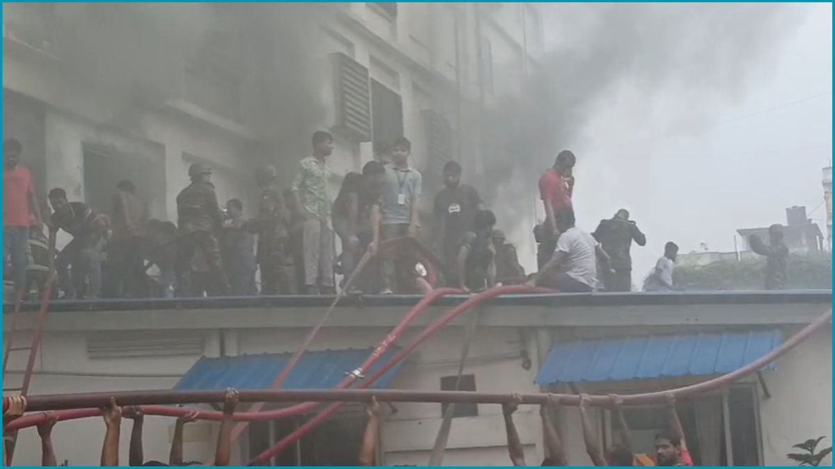 আশুলিয়ায় পোশাক কারখানায় আগুন