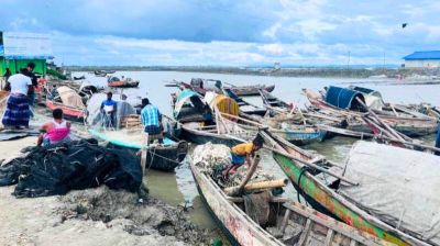 ফেনীতে নিষেধাজ্ঞায় বেকার জেলেরা, ভাতা পাবেন মাত্র ২৭৫ জন