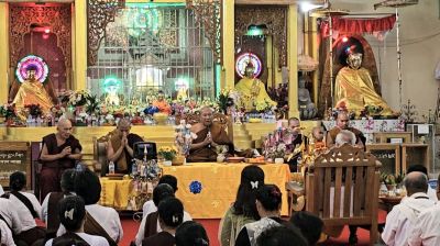 বান্দরবানে প্রবারণা পূর্ণিমা শুরু, ছোয়াইং দান ও প্রার্থনায় মুখর বিহার