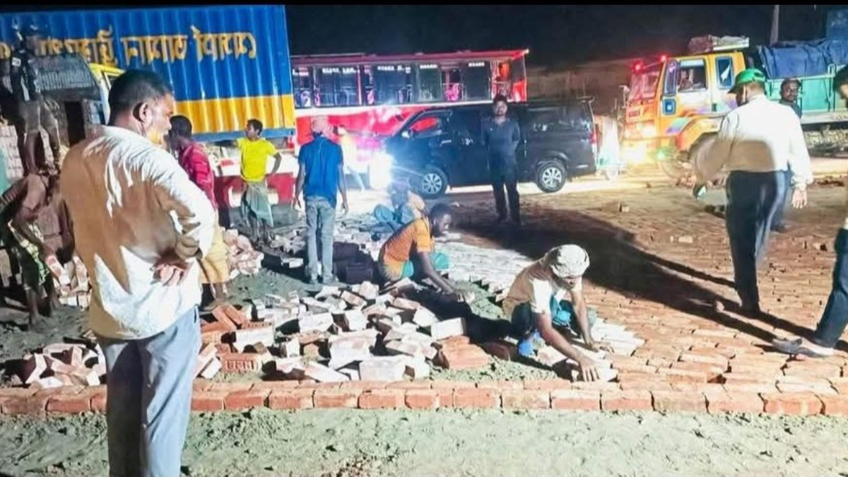 উপদেষ্টার আগমনকে ঘিরে অস্থায়ী সংস্কার, মহাসড়কে দুর্ভোগ