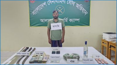 চুয়াডাঙ্গায় যৌথ বাহিনীর অভিযানে অস্ত্র ও মাদকসহ চাঁদাবাজ আটক