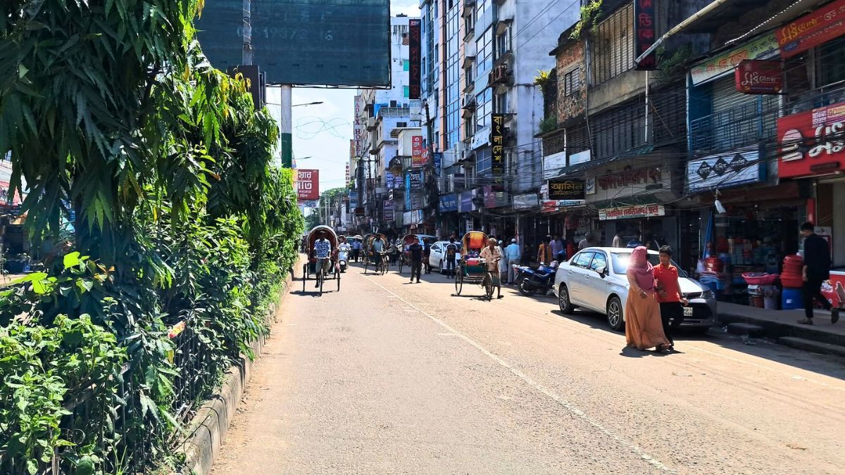 টানা অভিযানে ফেনী শহরের ফুটপাত দখলমুক্ত