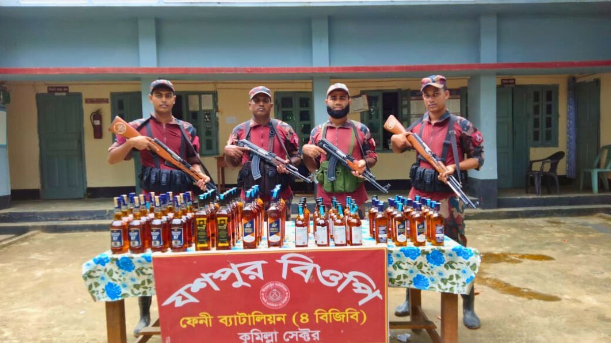 ছাগলনাইয়ায় লাখ টাকার ভারতীয় মদ জব্দ