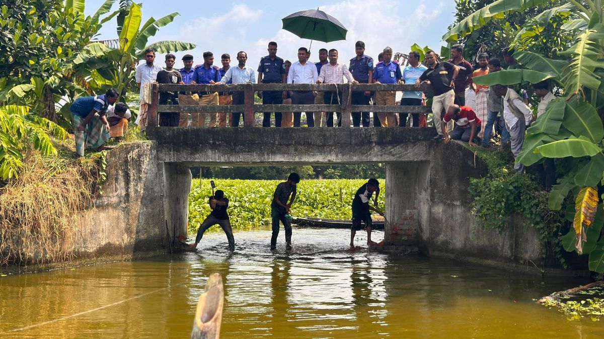 কোটালীপাড়ায় খাল দখলমুক্তে অভিযান, জলাবদ্ধতা নিরসনে উদ্যোগ