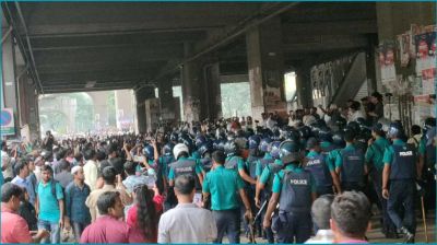 আন্দোলনরত শিক্ষকদের ওপর জলকামান, লাঠিচার্জ