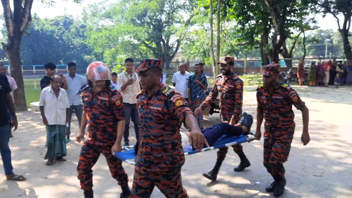 দুর্যোগ মোকাবিলায় জনসচেতনতা বৃদ্ধিতে কালীগঞ্জে অগ্নিনির্বাপণ মহড়া