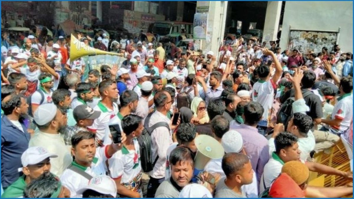 রাষ্ট্রীয় স্বীকৃতির দাবিতে সচিবালয়ের সামনে ‘জুলাই যোদ্ধা’দের বিক্ষোভ