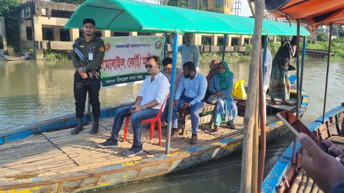 নরসিংদীতে মা ইলিশ সংরক্ষণে ভ্রাম্যমাণ আদালতের আভিযান