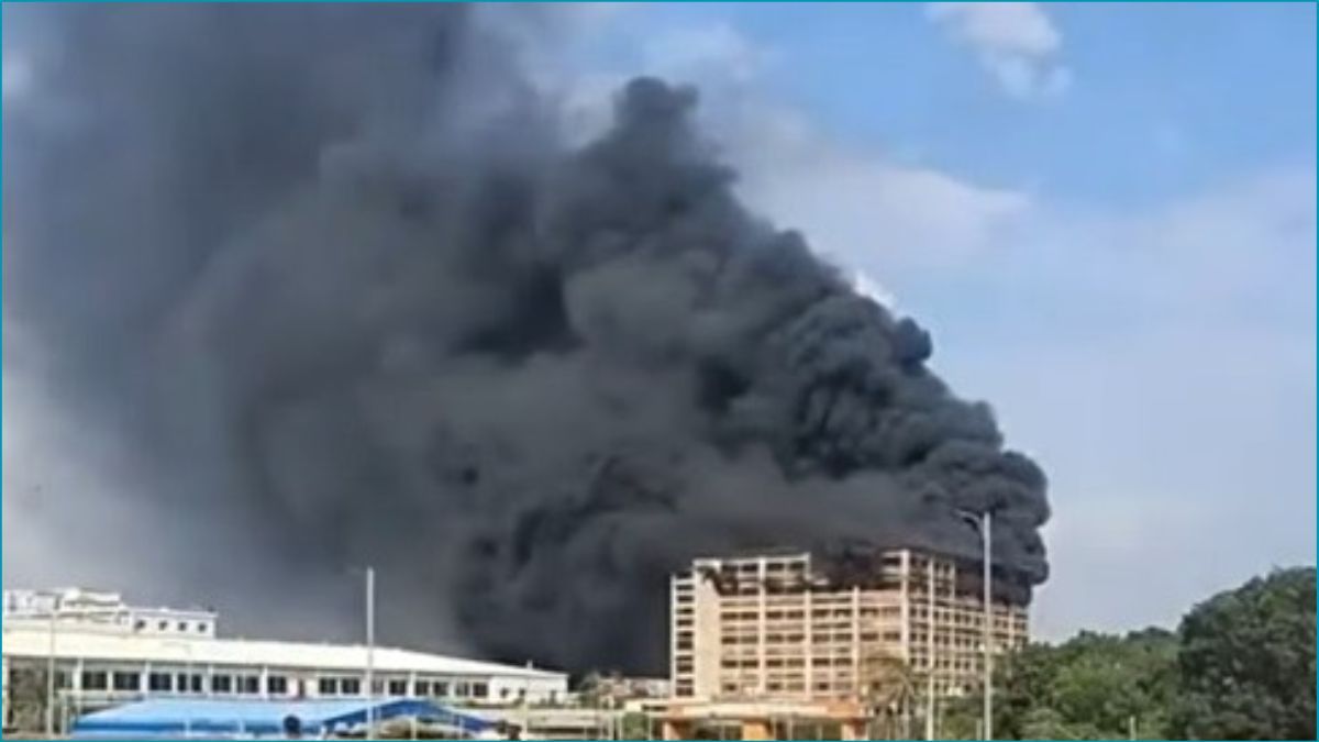 চট্টগ্রামে কারখানায় আগুন, নিয়ন্ত্রণে যোগ দিল সেনা-নৌবাহিনী-বিজিবি