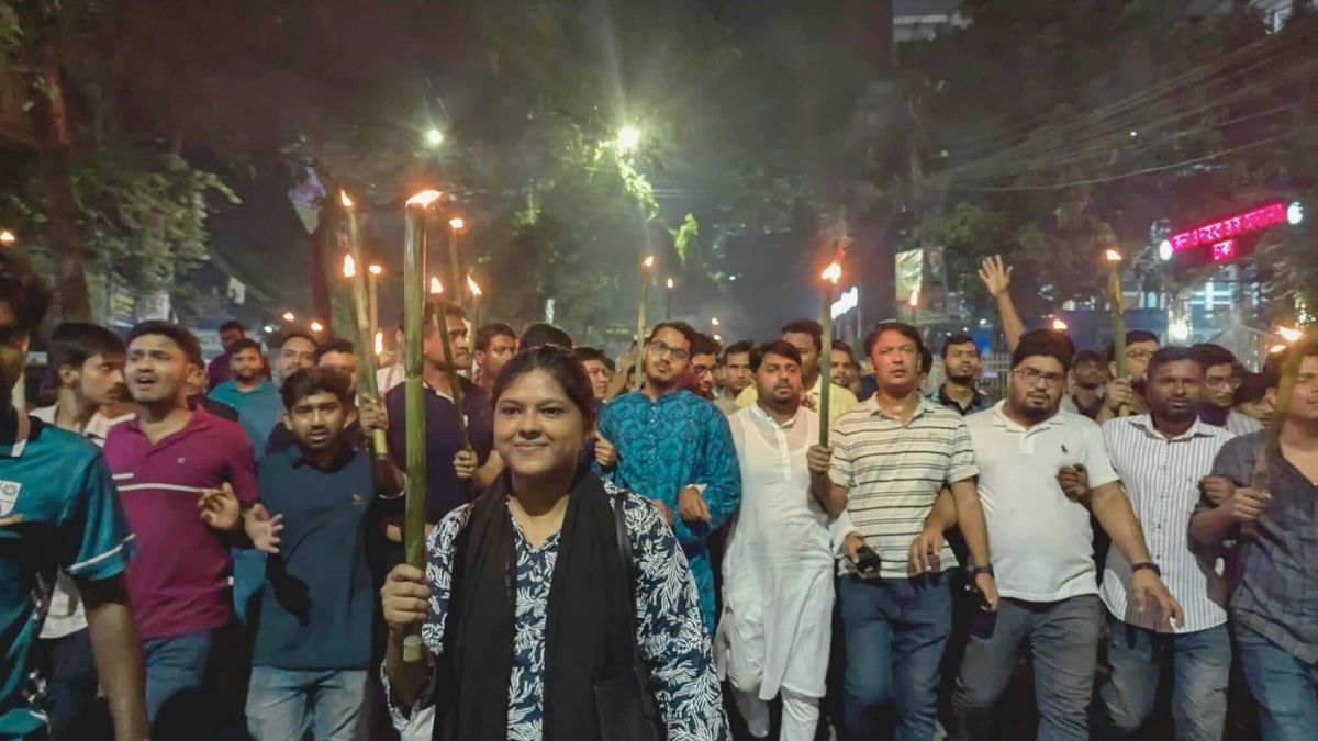 তিস্তা প্রকল্প বাস্তবায়নের দাবিতে জবিতে মশাল মিছিল