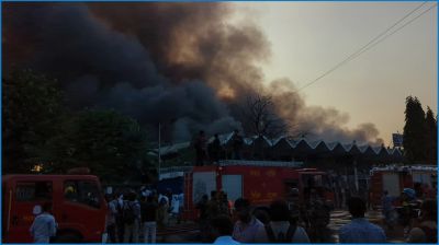 ৬ ঘণ্টা পেরিয়েও নিয়ন্ত্রণে আসেনি শাহজালাল বিমানবন্দরের আগুন