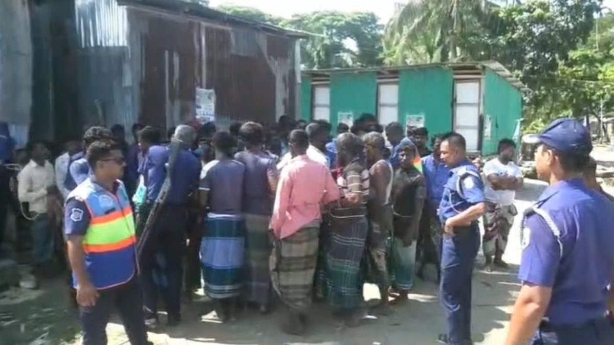 নোয়াখালীতে ২ টন ইলিশ জব্দ, ৪৬ জেলে আটক