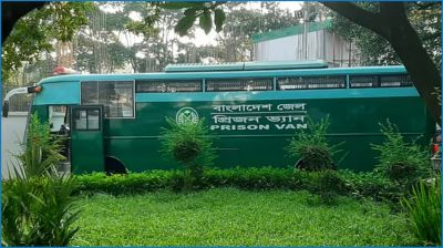 হেফাজতে থাকা সেনা কর্মকর্তাদের আনা হয়েছে ট্রাইব্যুনালে