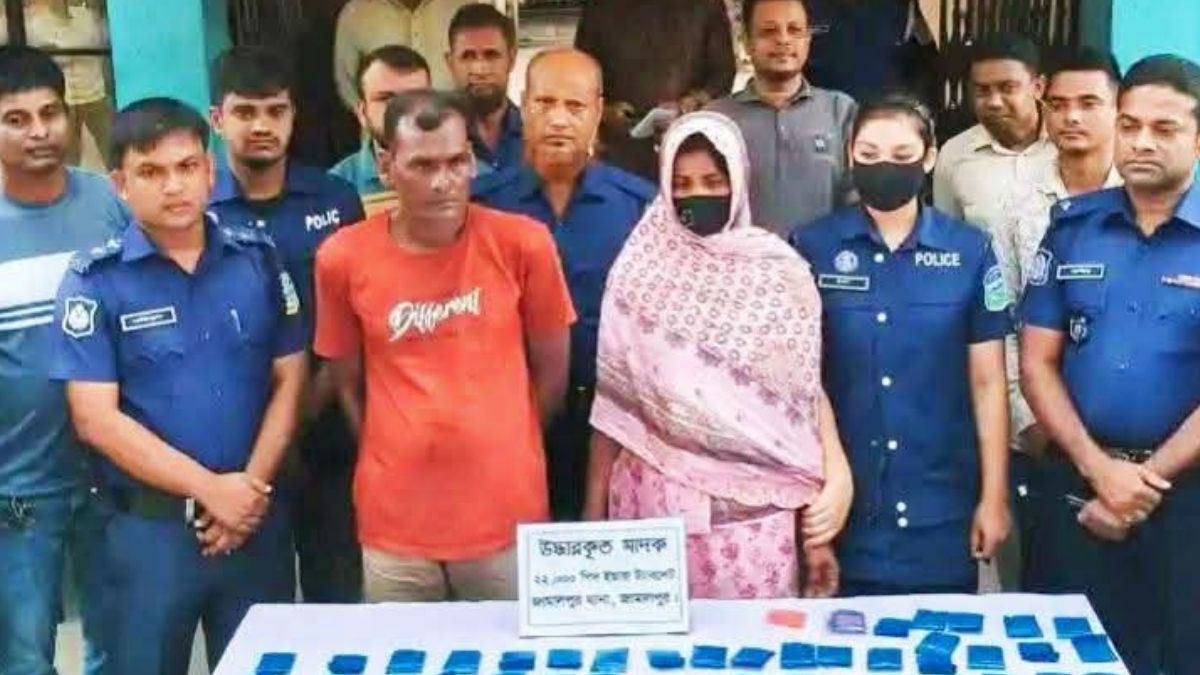 পিকনিকের বাসে মিলল ২২ হাজার ইয়াবা, স্বামী-স্ত্রী গ্রেপ্তার