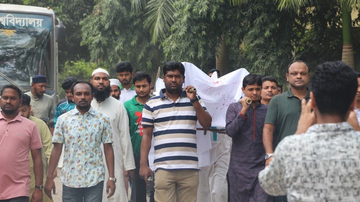 সাজিদ হত্যার ১০০ দিন, ইবি শিক্ষার্থীদের প্রতীকী কফিন মিছিল