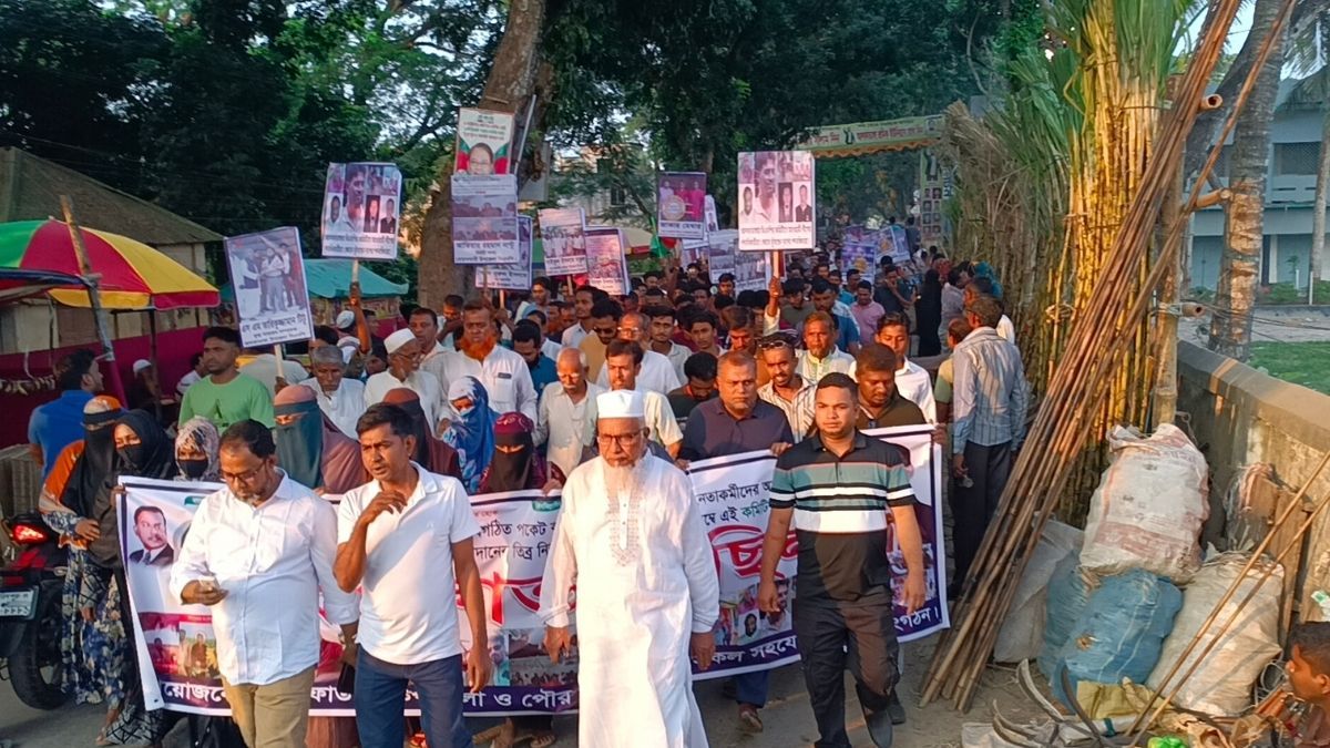 আওয়ামীপন্থী নেতাদের দিয়ে কমিটি গঠনের অভিযোগে আলফাডাঙ্গায় বিক্ষোভ মিছিল