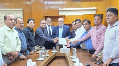 বিশ্ববিদ্যালয় শিক্ষকদের বেতন বৃদ্ধির দাবিতে ইউট্যাবের স্মারকলিপি