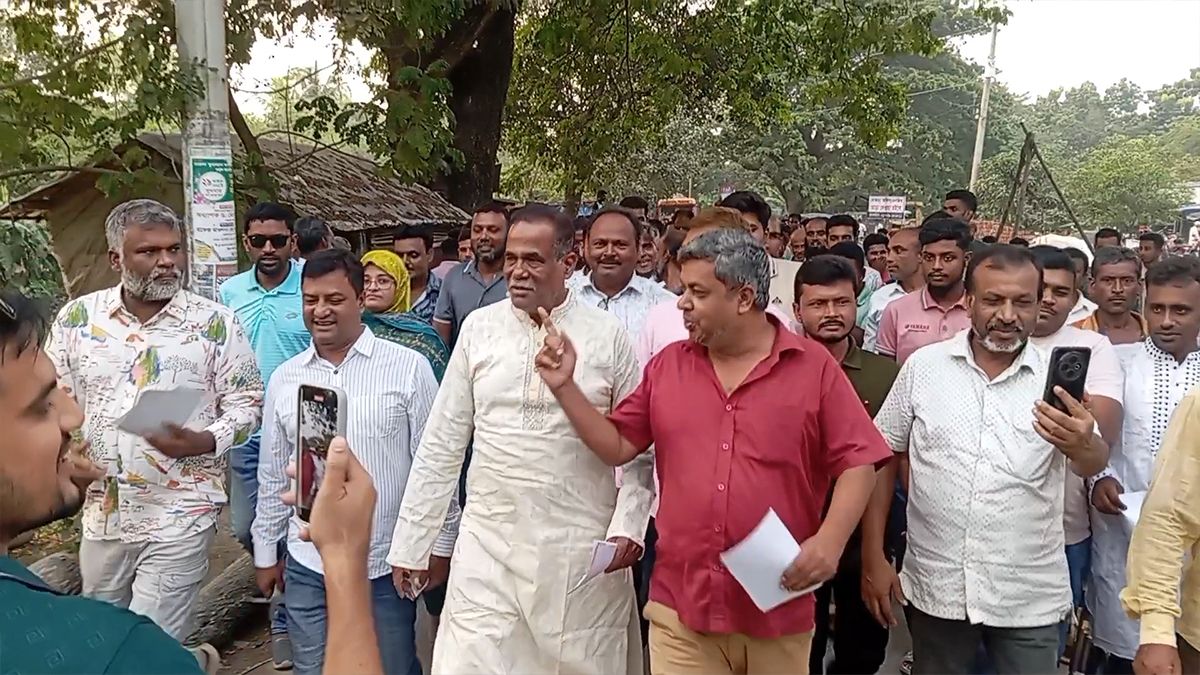 ঝিনাইদহের শৈলকুপায় বিএনপির ৩১ দফার লিফলেট বিতরণ ও গণসংযোগ