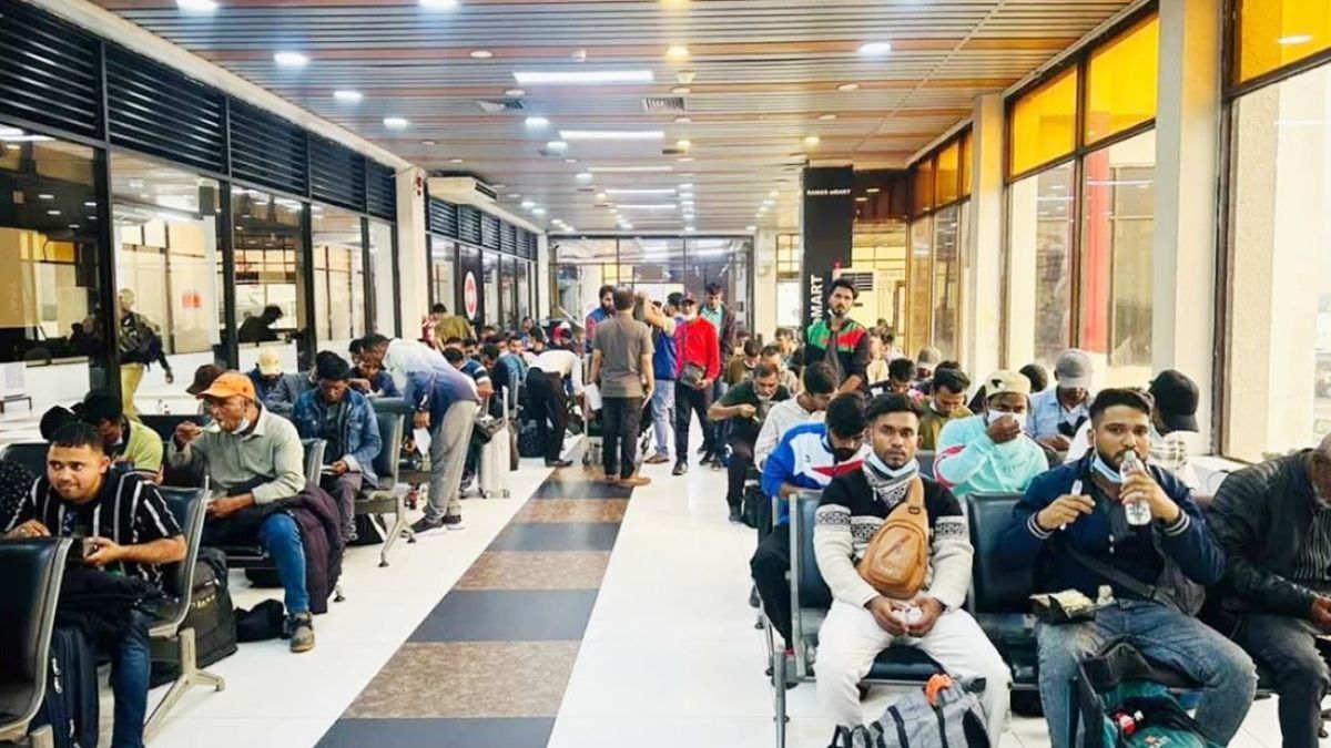 লিবিয়া থেকে দেশে ফিরলেন ১৭৪ বাংলাদেশি