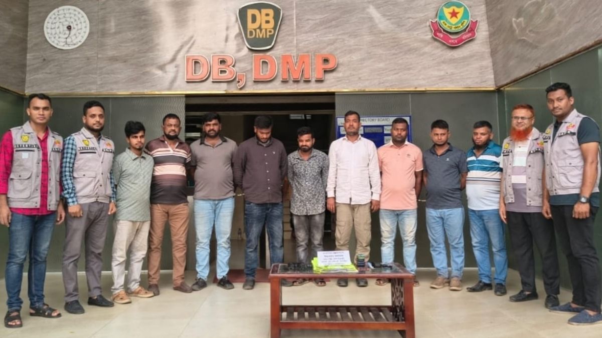 রাজধানীতে ডাকাতির প্রস্তুতিকালে ডামি পিস্তলসহ গ্রেপ্তার ৯