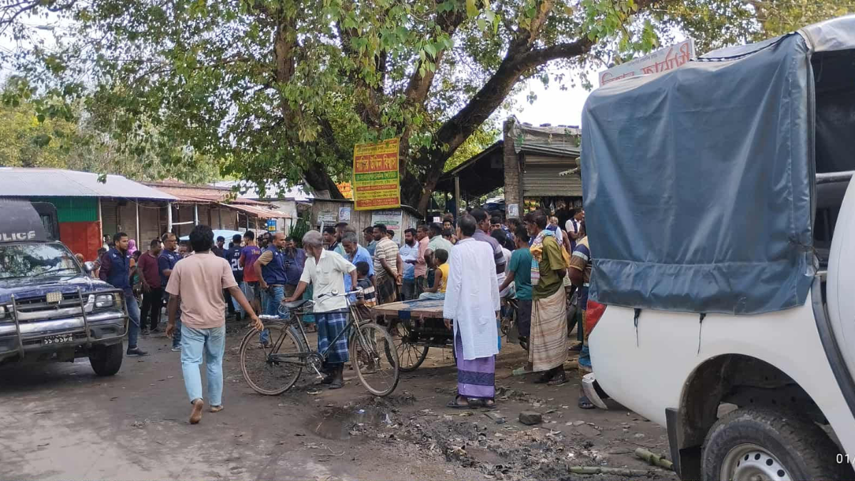 দৌলতপুরে সুদের টাকা নিয়ে বিরোধের জেরে গ্রামছাড়া শতাধিক মানুষ