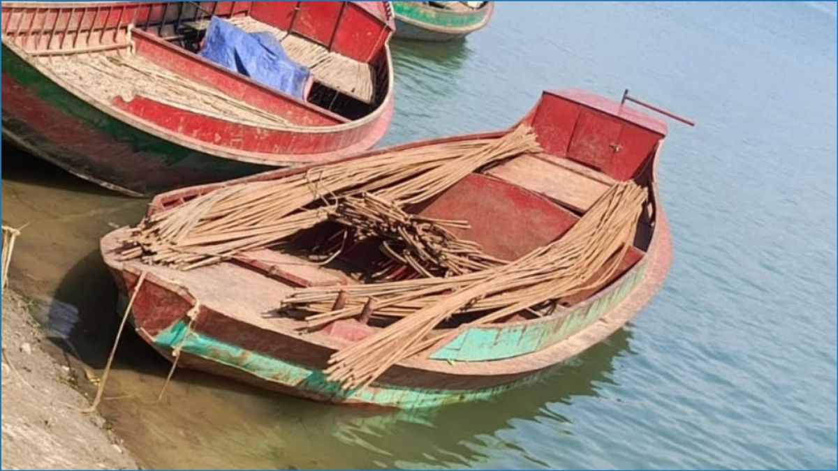 সুনামগঞ্জে মুজিব কেল্লা নির্মাণ প্রকল্পের মালামালসহ ২ নৌকা আটক