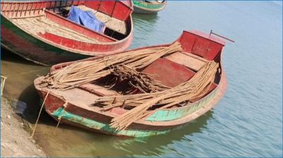 সুনামগঞ্জে মুজিব কেল্লা নির্মাণ প্রকল্পের মালামালসহ ২ নৌকা আটক