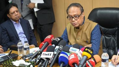 শিগগিরই দুর্বল ব্যাংক থেকে টাকা তুলতে পারবেন গ্রাহকরা : গভর্নর