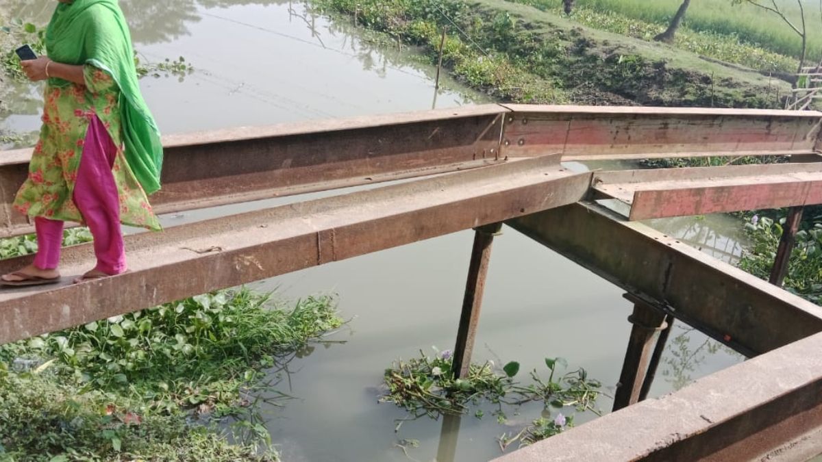 ব্রিজের লোহার পাত চুরি নয়, কাজের প্রয়োজনে নেওয়া হয়েছে