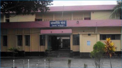 মাছ খাওয়ায় বিড়ালকে গলা কেটে হত্যা, থানায় অভিযোগ