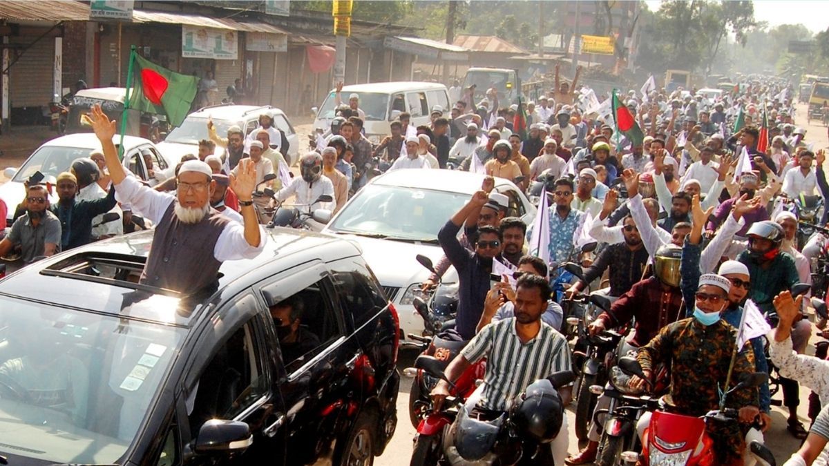 বগুড়া-৭ আসনে জামায়াত প্রার্থী গোলাম রব্বানীর মোটরসাইকেল শোভাযাত্রা