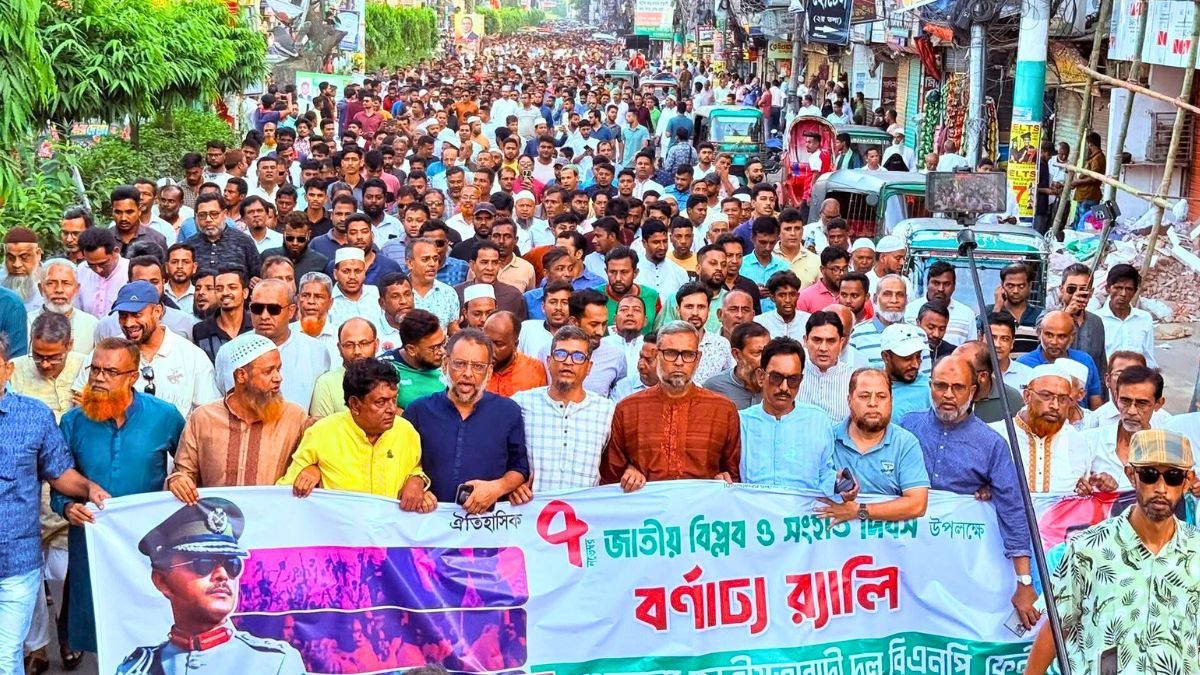 ফেনীতে বিপ্লব ও সংহতি দিবসে বিএনপির বর্ণাঢ্য র‌্যালি