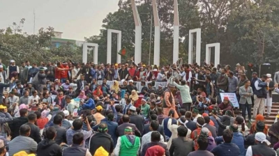 ৩ দাবিতে আবারও শহীদ মিনারে প্রাথমিকের শিক্ষকরা