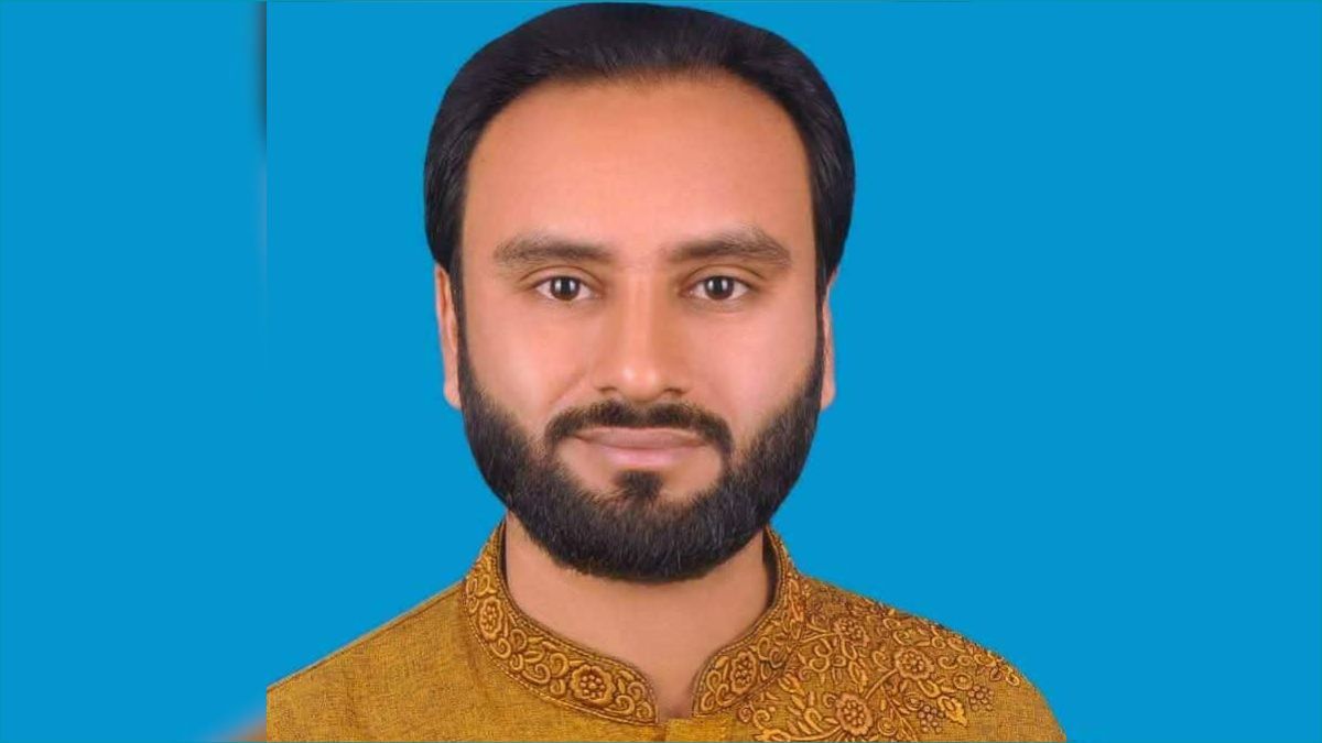 শ্রীপুরে হাতকড়া পরা স্বেচ্ছাসেবক লীগ নেতা ছিনতাই