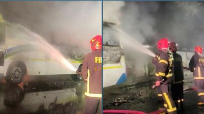 মিরপুরে গভীর রাতে ড্যাফোডিল বিশ্ববিদ্যালয়ের দুই বাসে আগুন