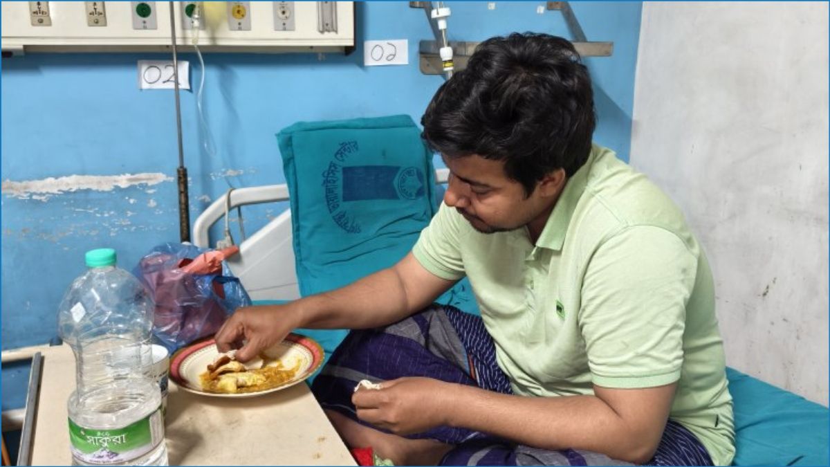 হাসপাতাল থেকে স্ট্যাটাসে যা লিখলেন আমজনতার তারেক