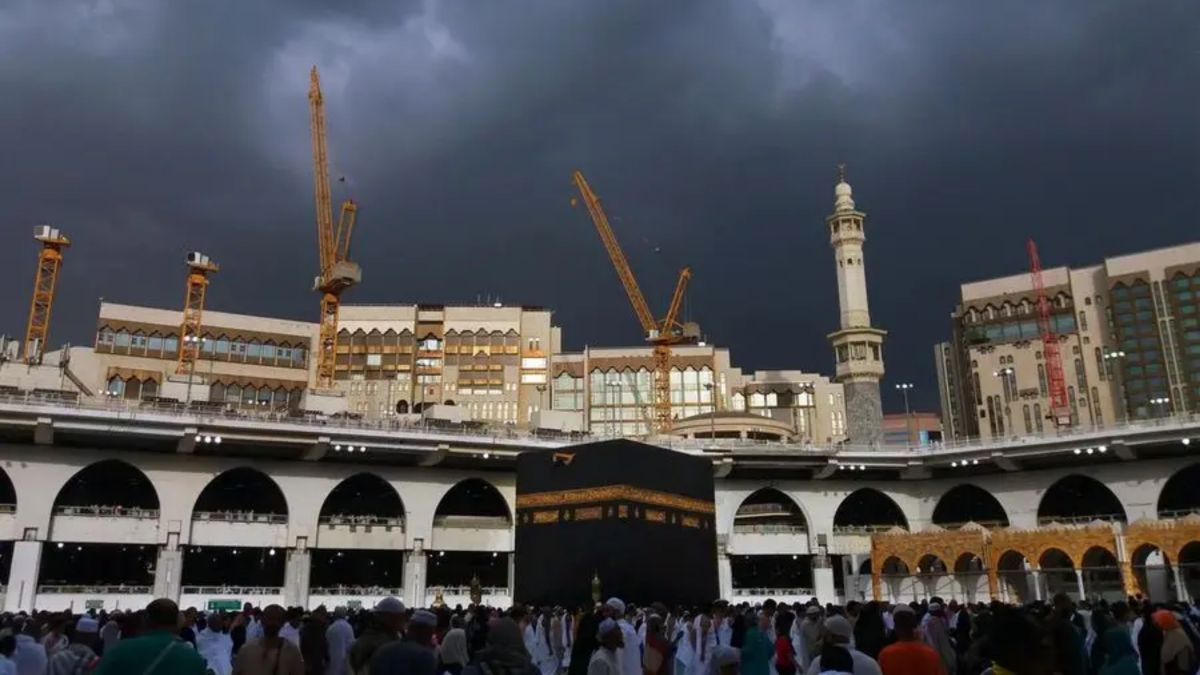 সৌদি আরবে ভারী বৃষ্টি, মক্কায় রেড অ্যালার্ট জারি