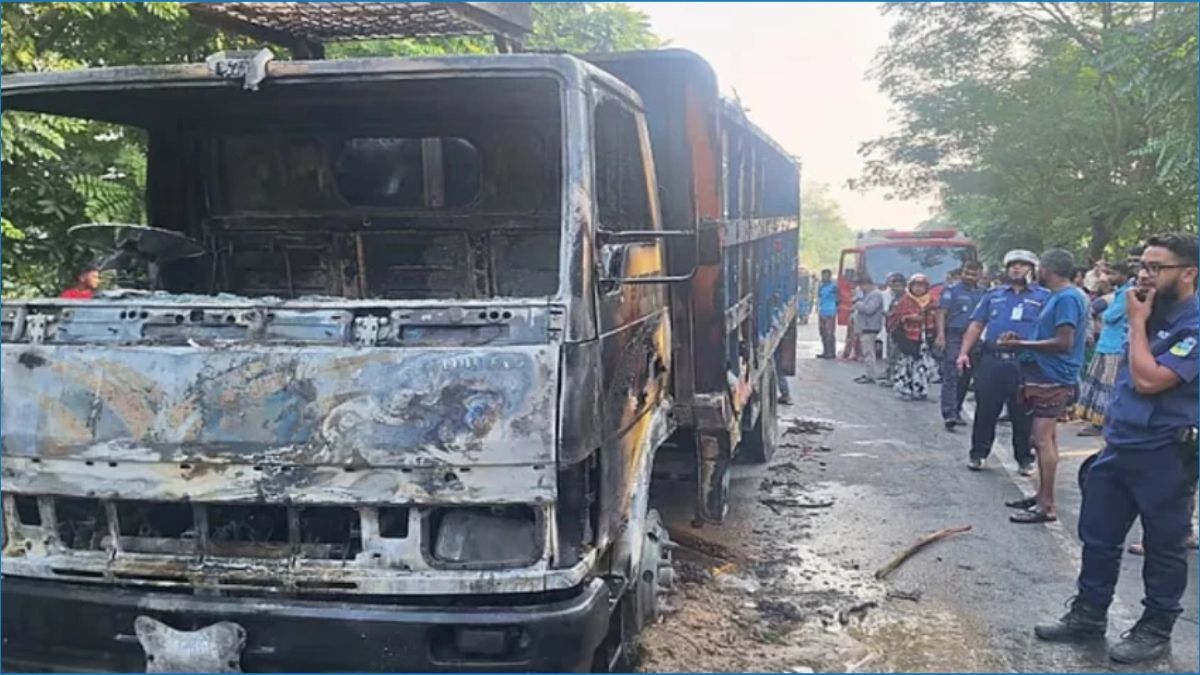 পদ্মা সেতুর সামনে এক্সপ্রেসওয়ে অবরোধ, ট্রাকে আগুন