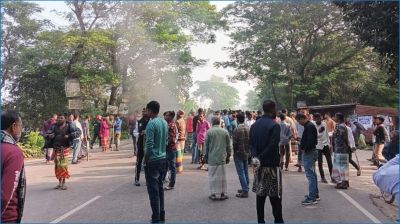 ভাঙ্গায় লকডাউন সমর্থনে মহাসড়ক অবরোধ, ভোগান্তিতে যাত্রীরা