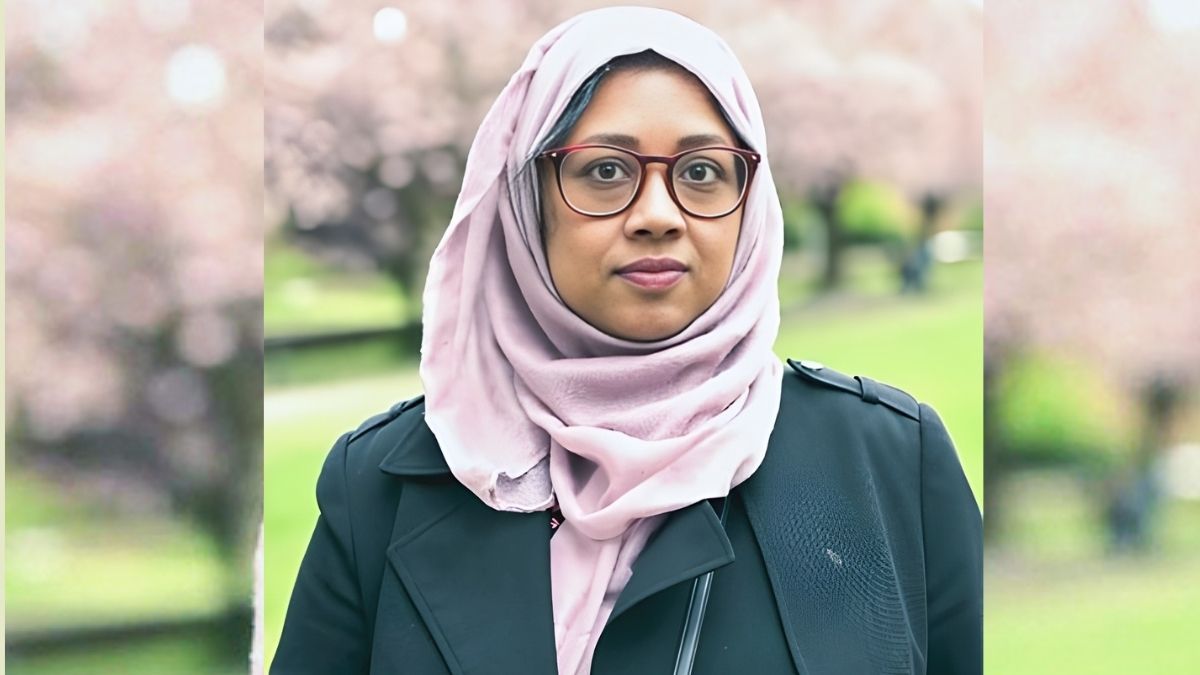 ব্রিটেনে বাঙালি কন্যা পুষ্পের পিএইচডি ডিগ্রি অর্জন