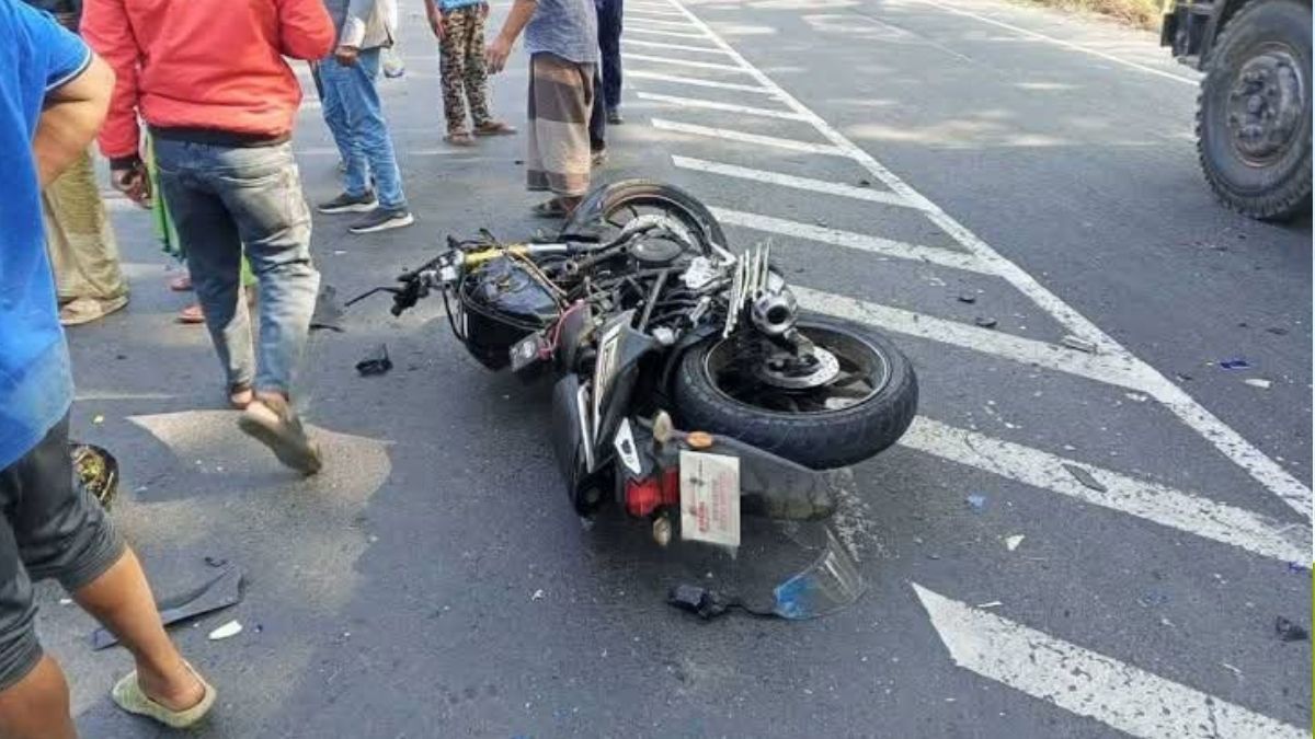 মিরসরাইয়ে মোটরসাইকেলের ধাক্কায় প্রাণ গেল দুই মাদ্রাসাছাত্রের