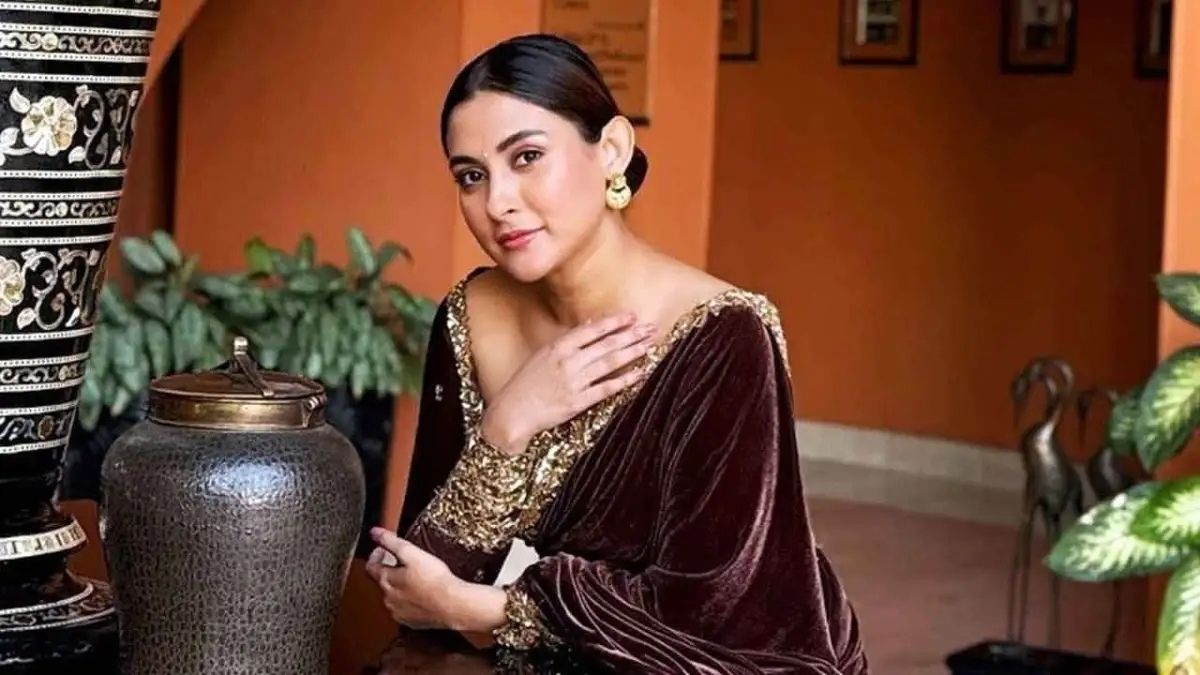 ২৭ লাখ টাকা আত্মসাৎ, মেহজাবীনের বিরুদ্ধে গ্রেপ্তারি পরোয়ানা