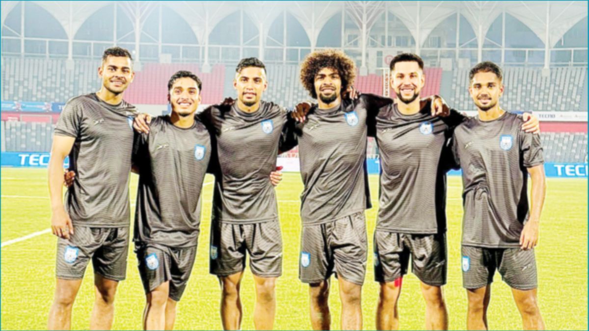 ভারত-বধের লড়াইয়ে জামালের ‘গেমচেঞ্জার’ হামজা ও শামিত