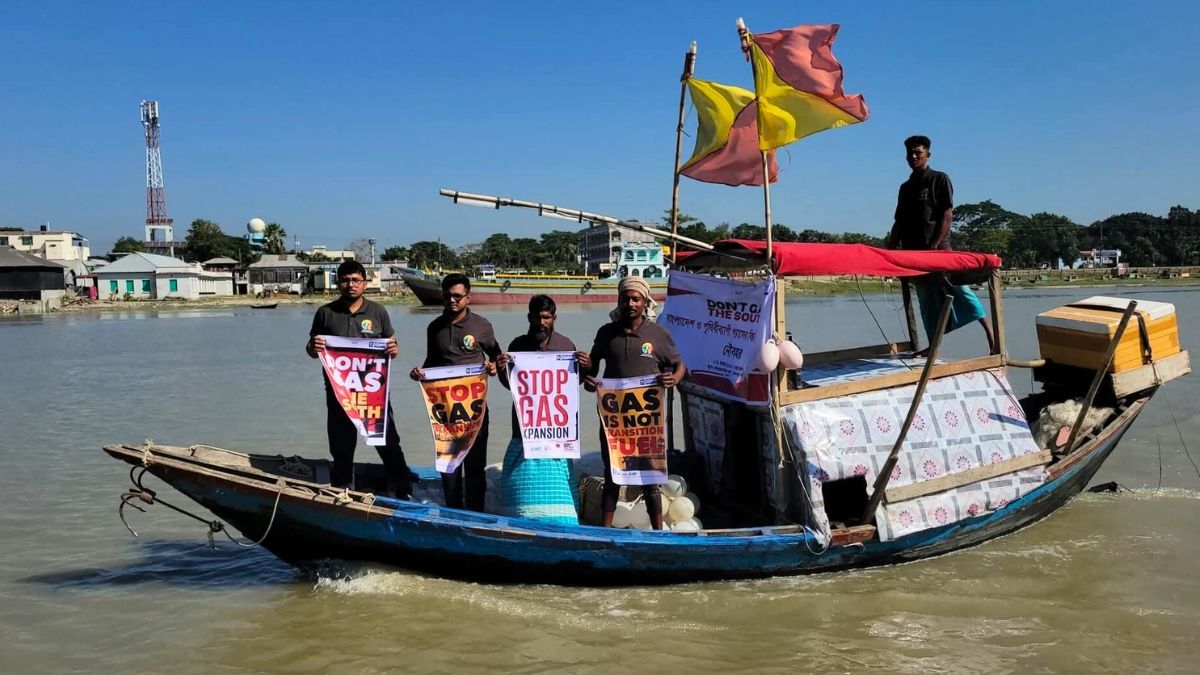 কলাপাড়ায় রঙিন নৌবহর প্রদর্শনী ও প্রতিবাদ কর্মসূচি অনুষ্ঠিত