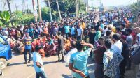 সাভারে মহাসড়কে ইটভাটা মালিক-শ্রমিকদের বিক্ষোভ, ২ ঘণ্টা পর অবরোধ প্রত্যাহার