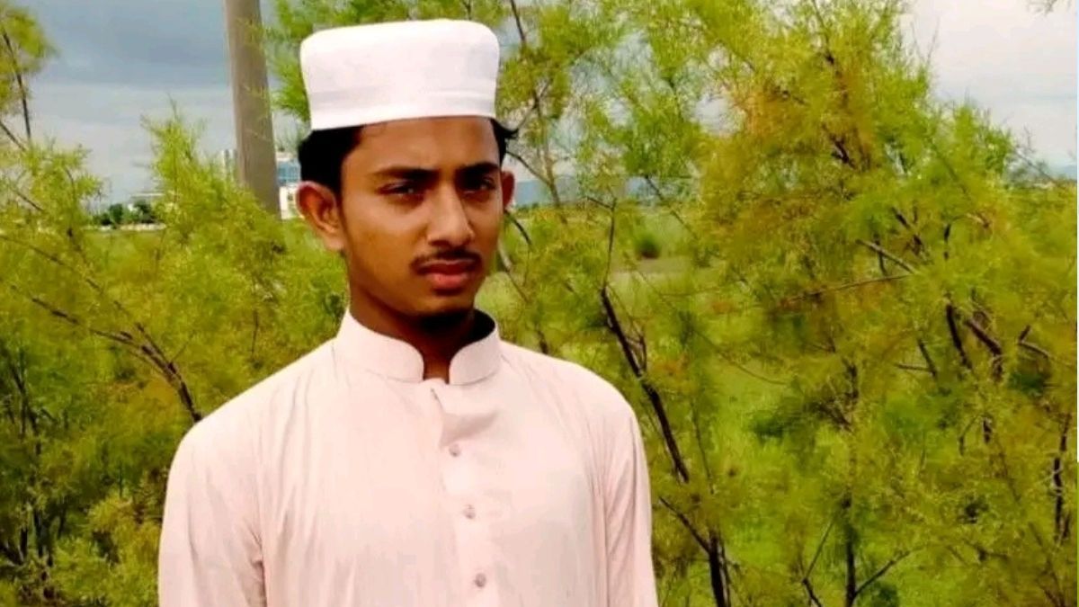 চট্টগ্রামে গাছ থেকে পড়ে শিবির নেতার মৃত্যু