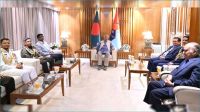 প্রধান উপদেষ্টার সঙ্গে তিন বাহিনীর প্রধানদের সাক্ষাৎ