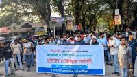 বিসিএসের সময় পরিবর্তনের দাবিতে আবারও রেললাইন অবরোধ