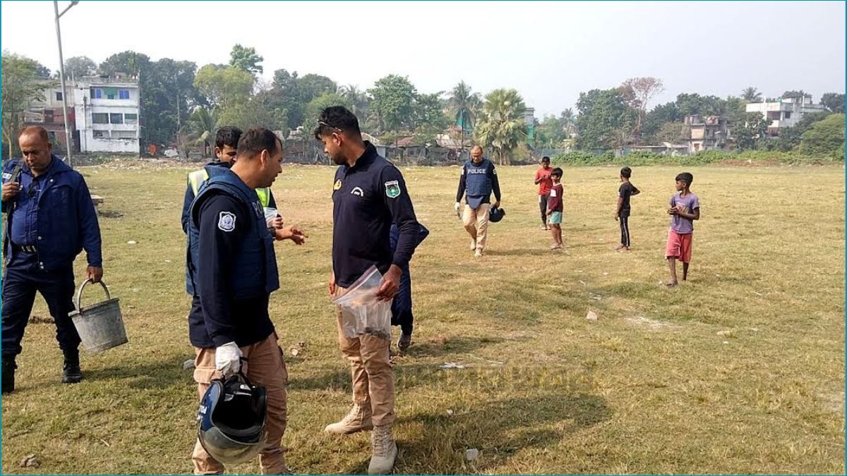 ঝিনাইদহে ১৬ ককটেল ধ্বংস করল বোম্ব ডিসপোজাল ইউনিট