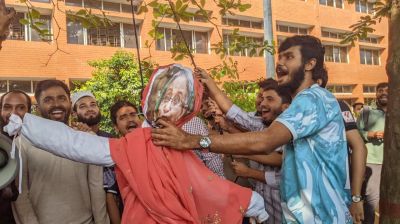 গণ বিশ্ববিদ্যালয়ে শেখ হাসিনার প্রতীকী ফাঁসি কার্যকর